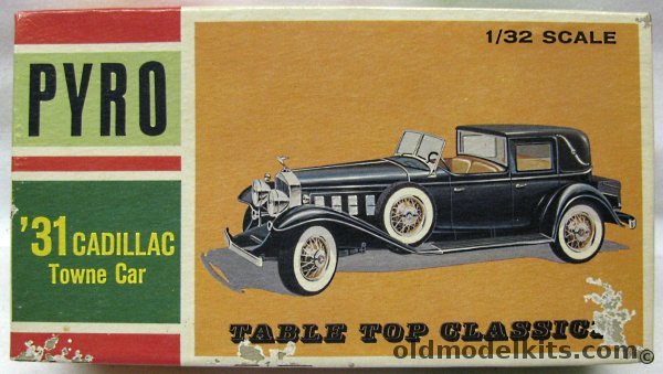 Pyro 1/32 1931 Cadillac Town Car, C346-100 plastic model kit